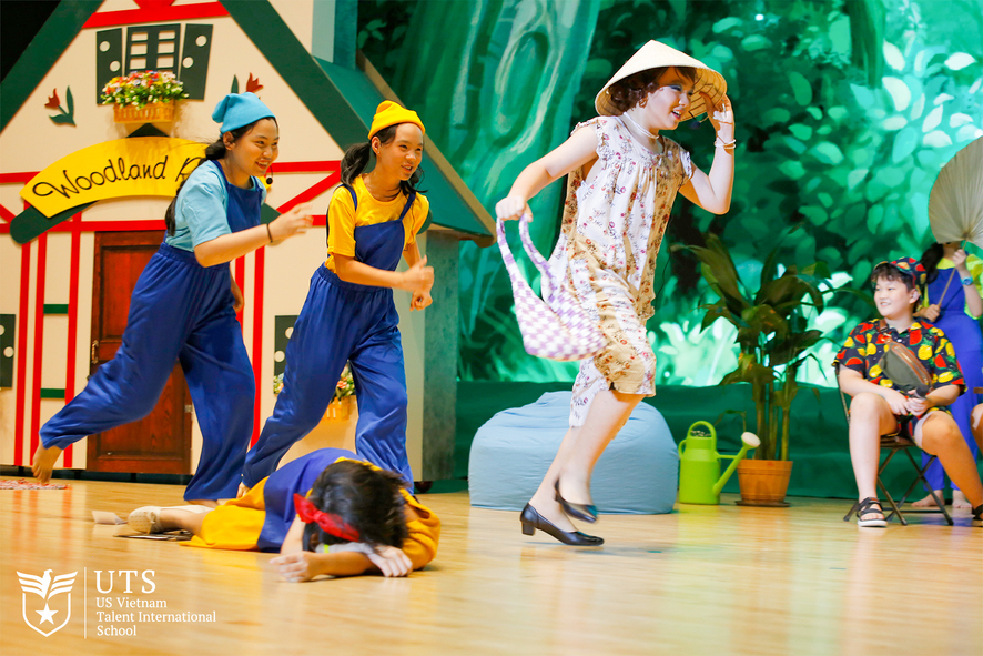 UTS school play 16 