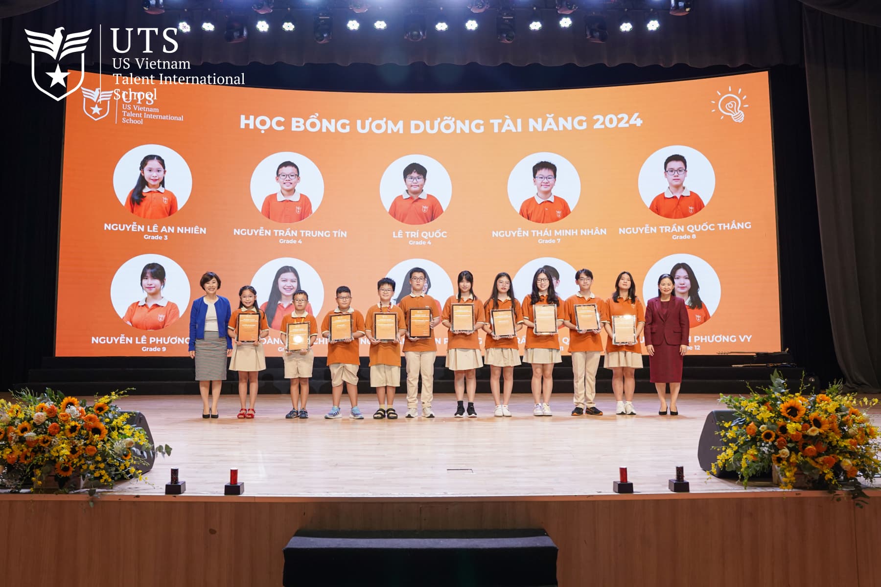 Các bạn học sinh xuất sắc nhận học bổng “Ươm dưỡng tài năng 2024”