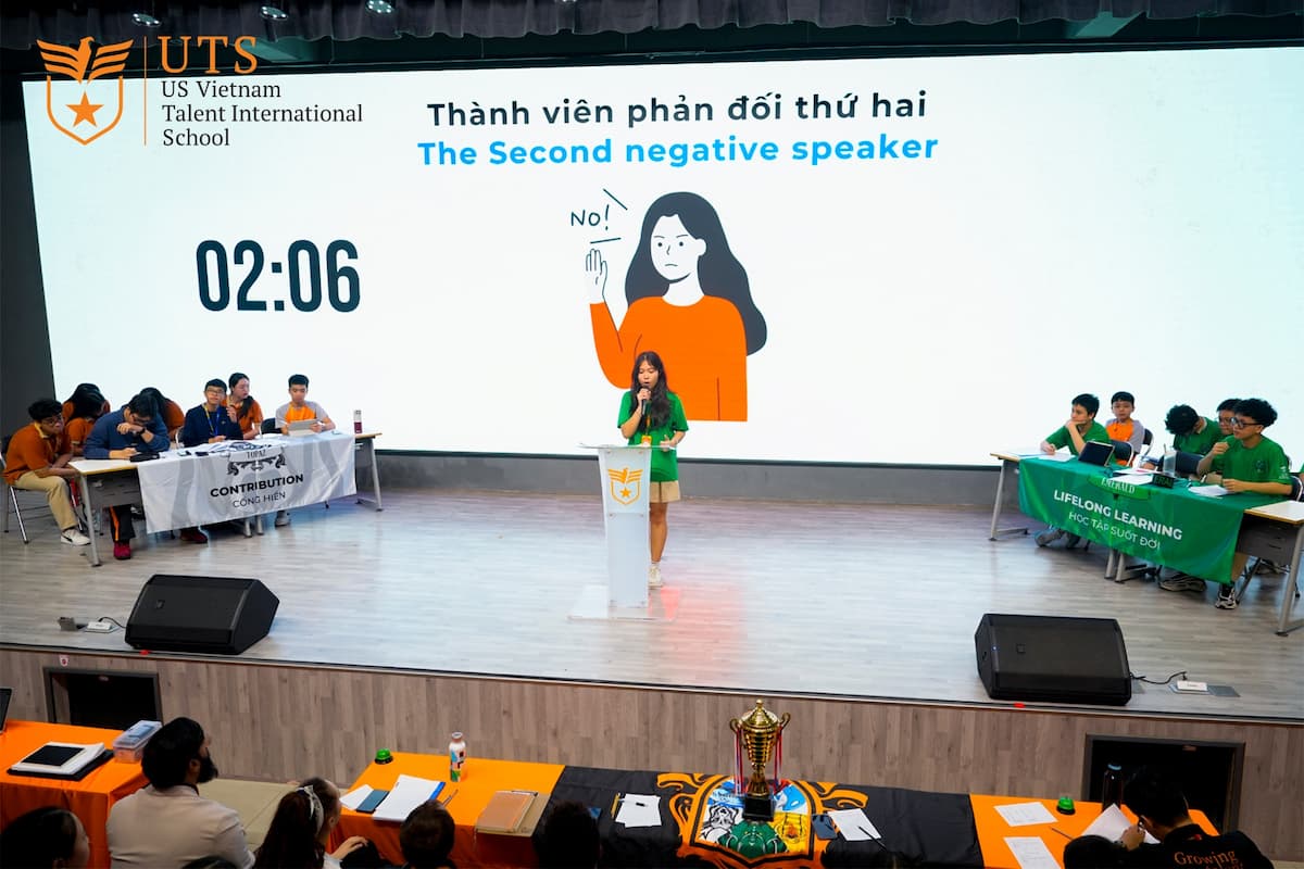 Học sinh UTS rèn luyện kỹ năng ngoại ngữ tranh biện