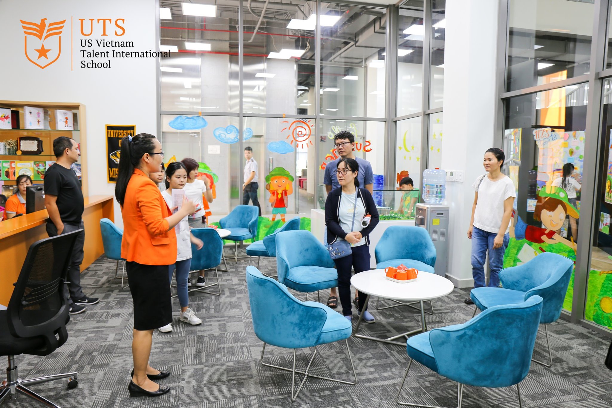 Phụ huynh nên tham dự các buổi tham quan trường để có góc nhìn sát thực tế nhất