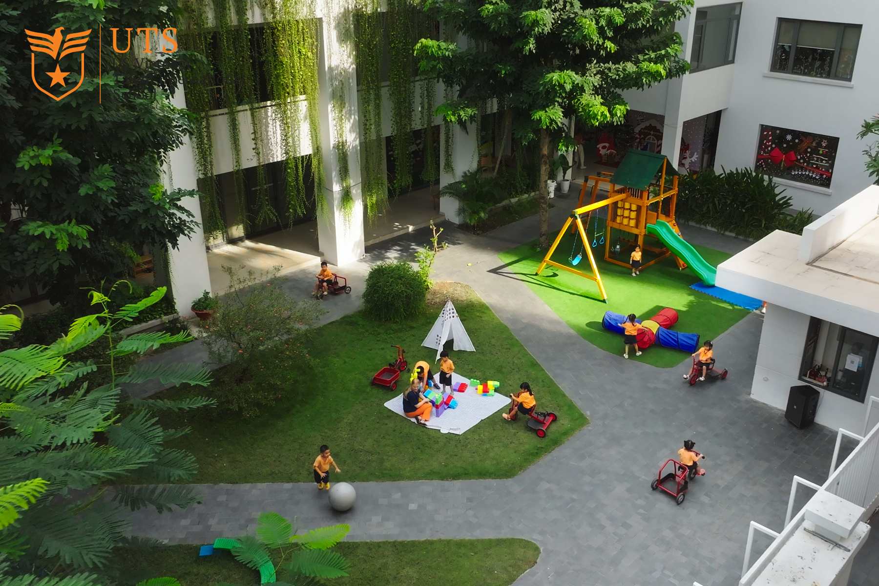 UTS Botanique Campus toạ lạc tại quận 4 với không gian thoáng mát, giúp con được thoải mái vận động