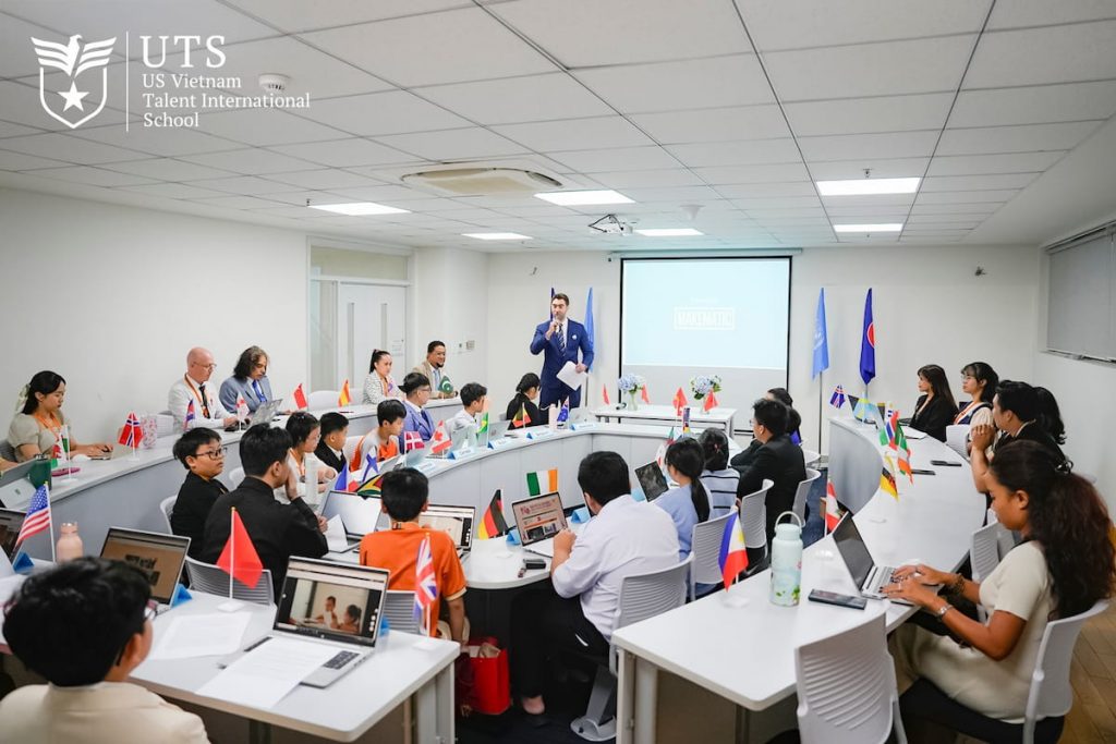 Học sinh UTS thử sức tranh biện