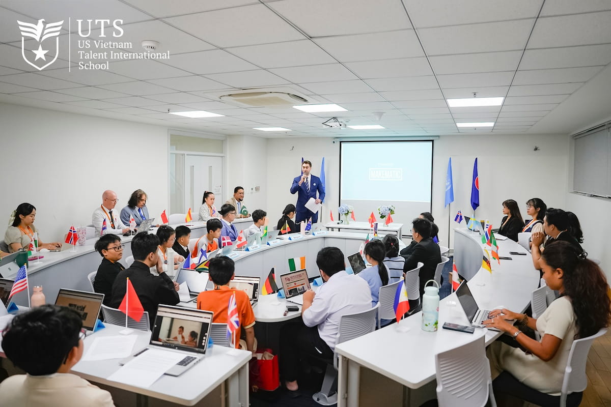 Học sinh UTS thử sức tranh biện