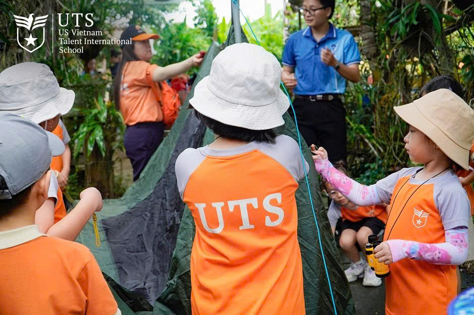 12.Học sinh Tiểu học UTS học tập từ trải nghiệm thực tế