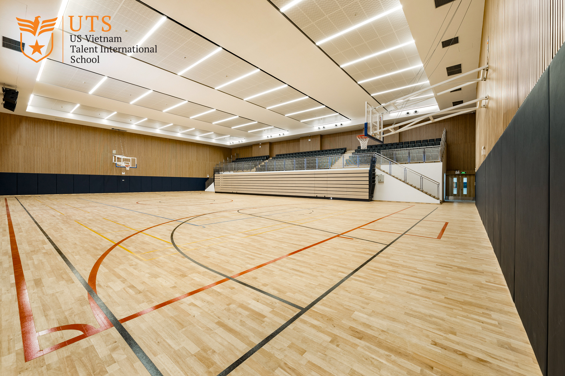 Sân thể thao đa năng tại UTS được bố trí hài hòa, tạo điều kiện để học sinh rèn luyện thể chất và phát triển toàn diện