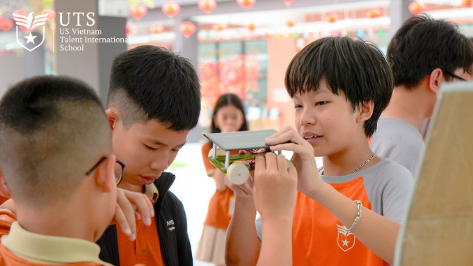 Dự án liên môn: “From models to minds”