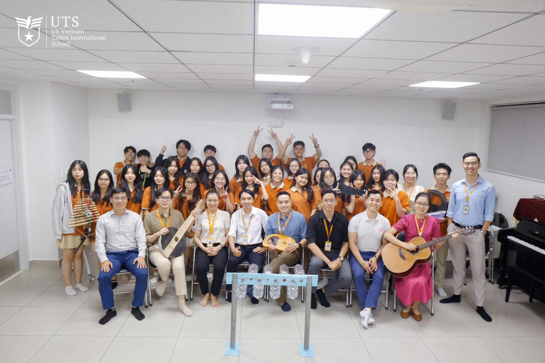 Interdisciplinary project between Music and Physics: “Homemade musical instruments”