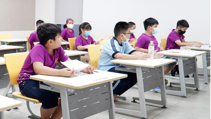 The International Kangaroo Math Contest 2021 at UTS: The glowing colors of Math