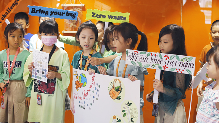 Áo xanh đến trường – Cùng UTS Kỷ niệm Ngày Quốc tế Mẹ Trái Đất