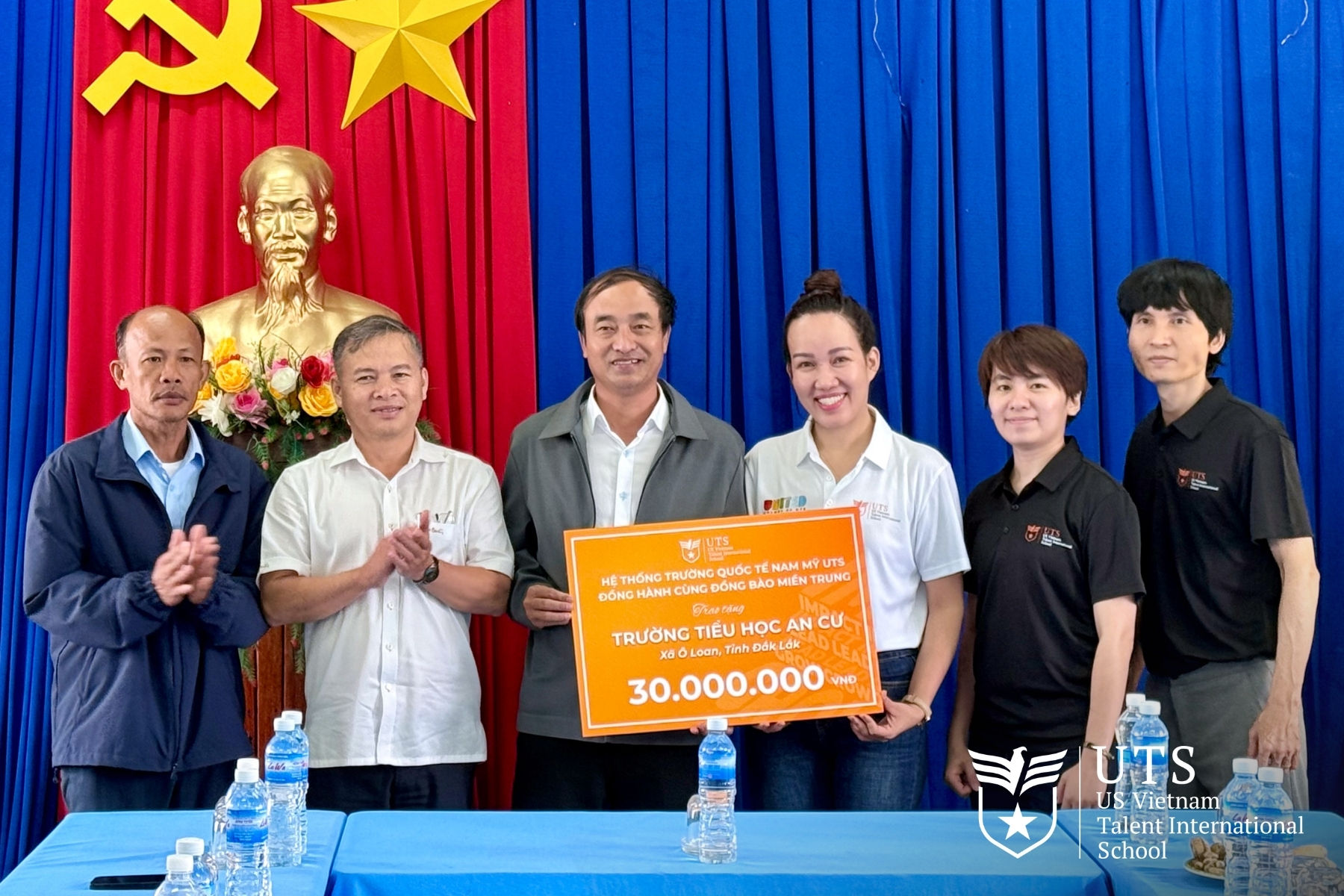 Nguồn hiện kim do Nhà trường UTS trao tặng được tổng hợp và sử dụng minh bạch, phục vụ cho các hoạt động hỗ trợ bà con vùng lũ 