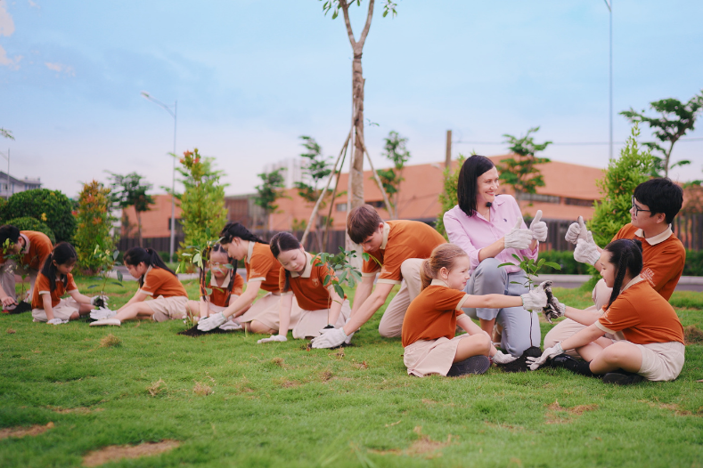 NHỮNG NHÀ GIÁO DỤC TẬN TÂM