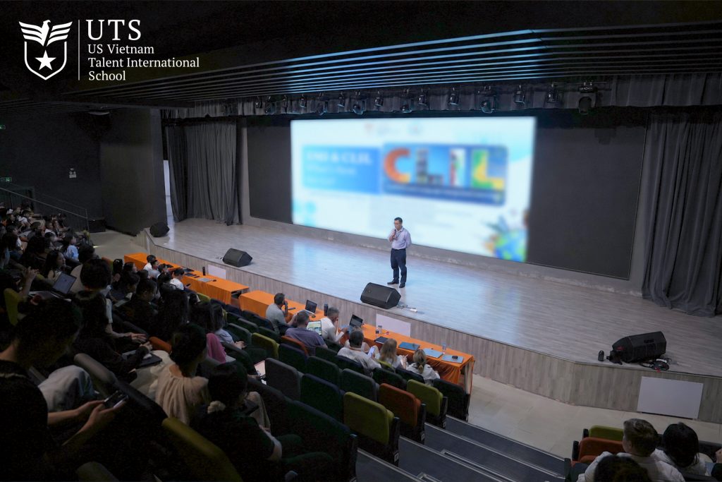 Đội ngũ UTS cùng học hỏi và chia sẻ qua các chuyên đề